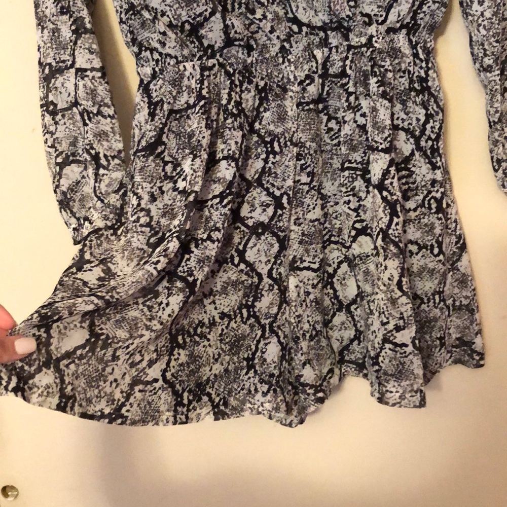 EXPRESS Snake skin print Romper - Picture 5 of 7